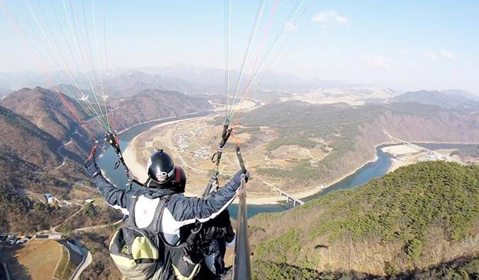 پاراگلایدر سواری، چتربال سواری یا پاراگلایدینگ (به انگلیسی: Paragliding)